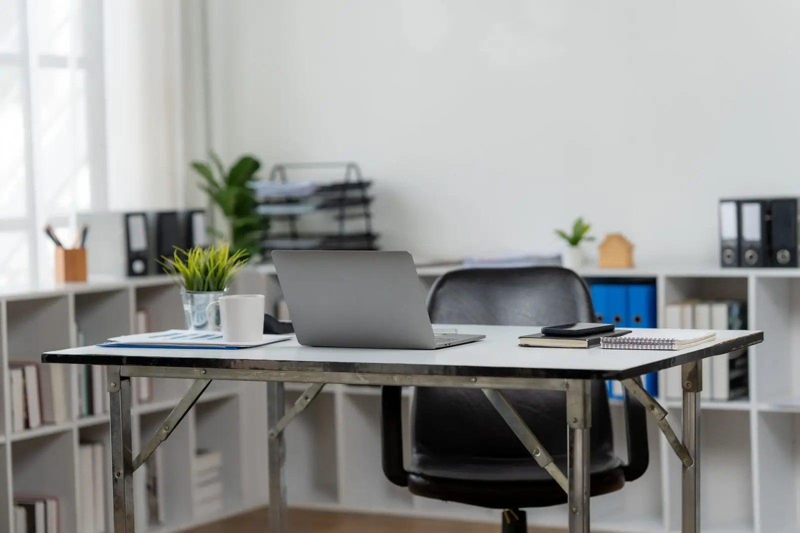 Clean desk workspace in a serviced office in Carrollton, GA