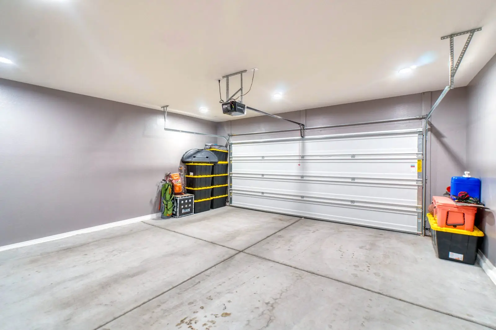 Tidy garage with a clean floor in Carrollton, GA