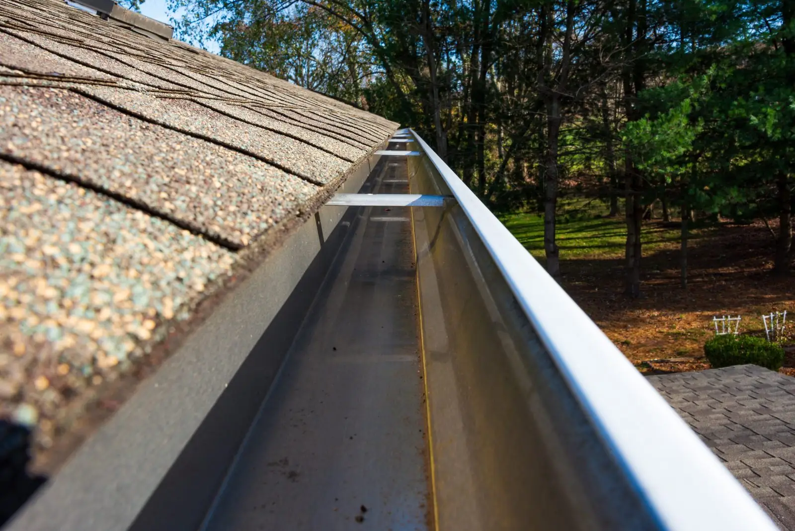 Downspout and gutter line flushed clean in Carrollton, GA