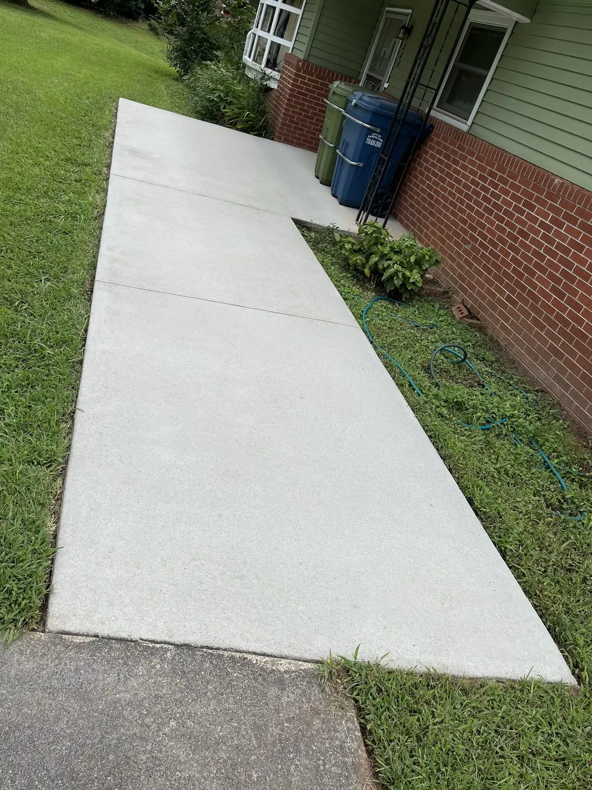 Driveway cleaned by pressure washing in Heard County, GA