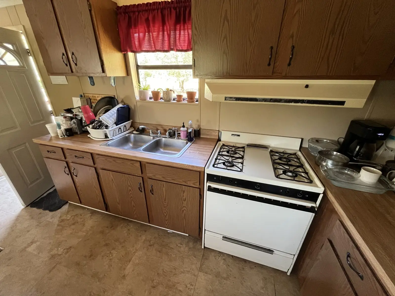 Kitchen cleaned by Pure Heart Cleaning Solutions in Coweta County